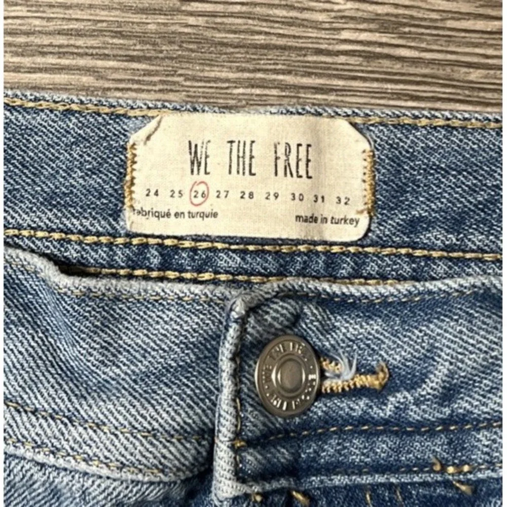 Free People We The Free Maggie Mid Rise Straight Raw Hem Jean SZ 26 (28x28)